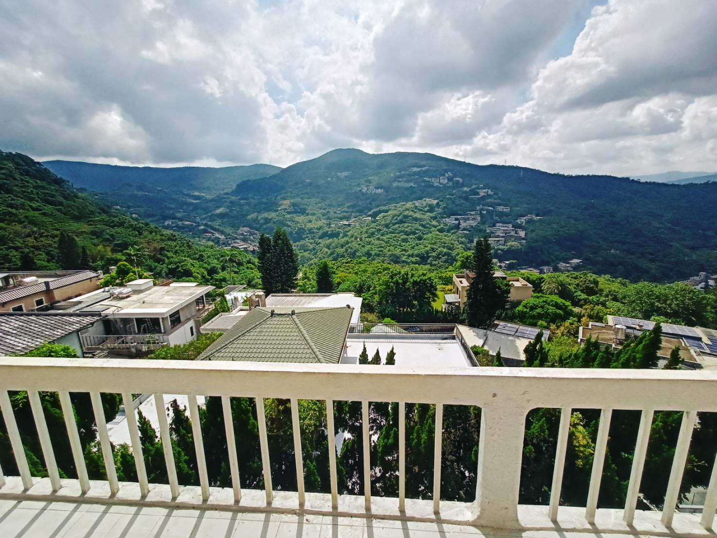 陽台山景,遠望山谷